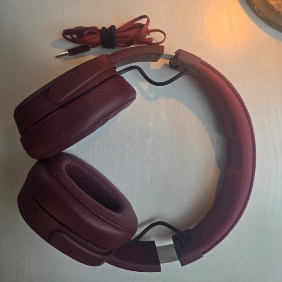 Skullcandy Over-Ear Headphones - Deep Red - Picture 1 of 5
